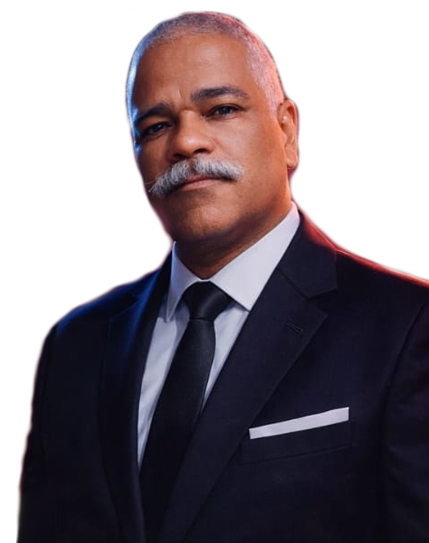 Foto do Josué com terno e gravata, um busto.